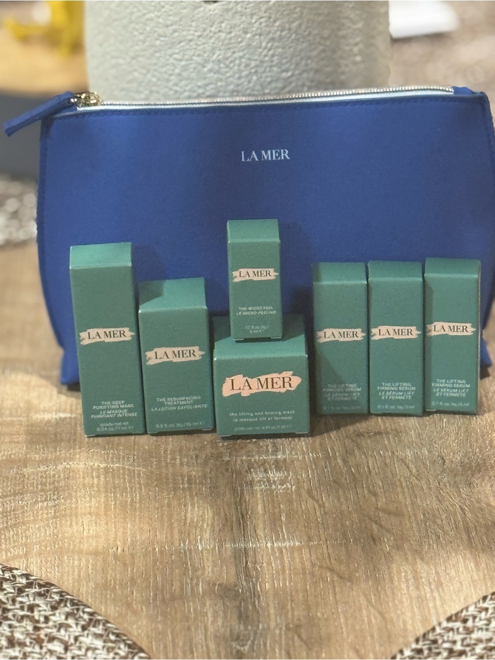 La Mer Green Boxed Skincare Collection with Blue Cosmetic Pouch